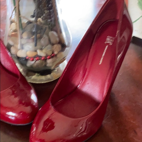 Red pump - Picture 4 of 5